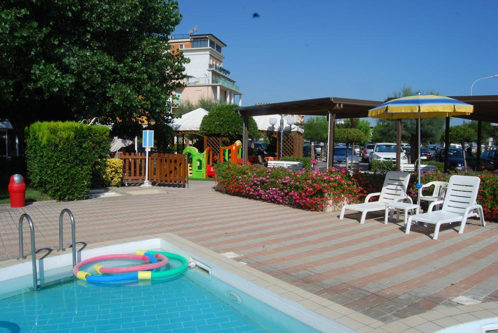 Hotel Perla Senigallia Exterior foto